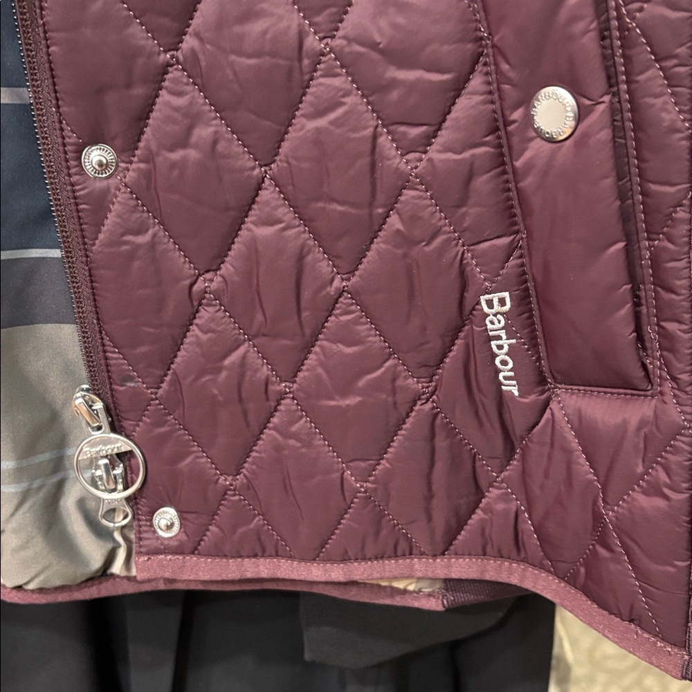 Barbour burgundy quilted women's jacket. - Picture 5 of 10